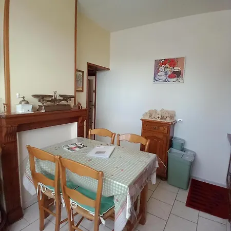 La Maison D'arthur Et Armelene Rely